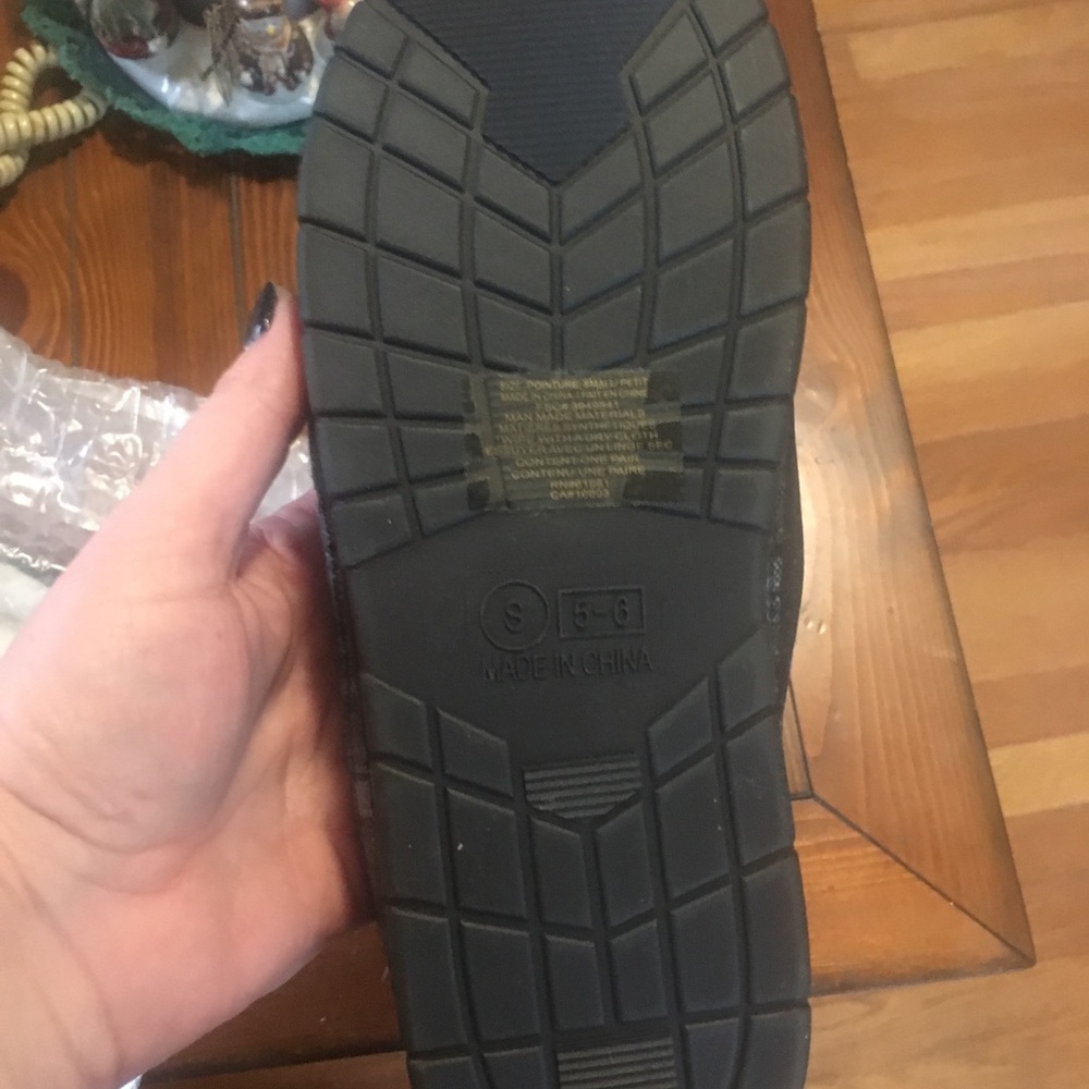 Slippers - Picture 2 of 2